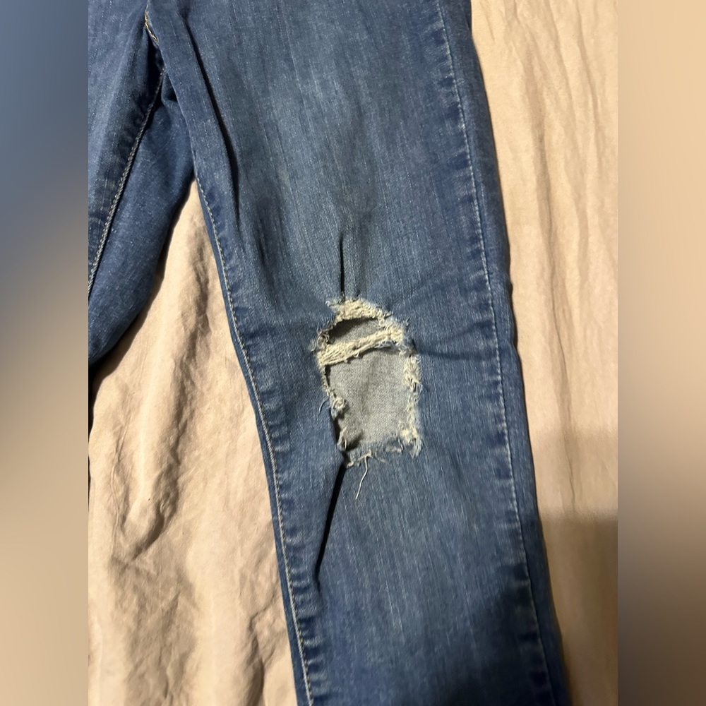 Levi’s High Rise Skinny Jean - Picture 3 of 5